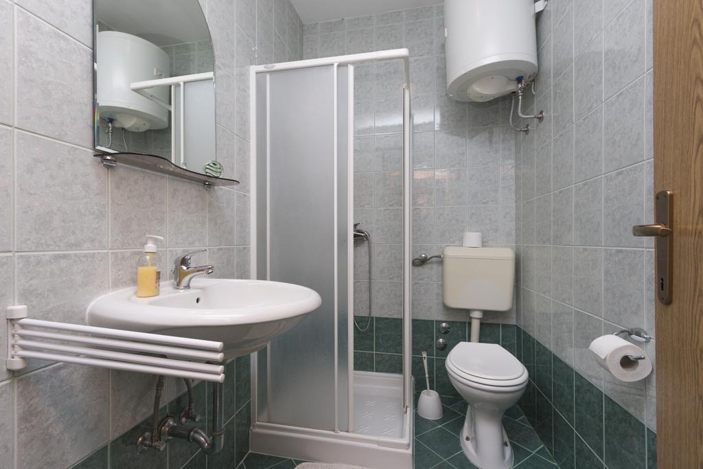 Milos Apartment Пула Екстериор снимка