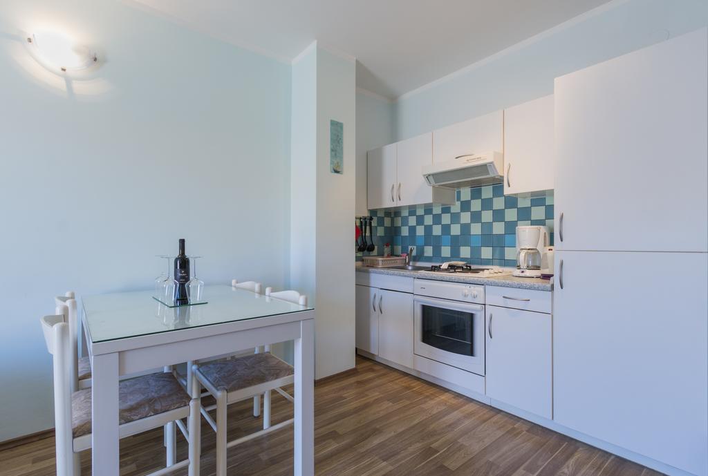 Milos Apartment Пула Екстериор снимка