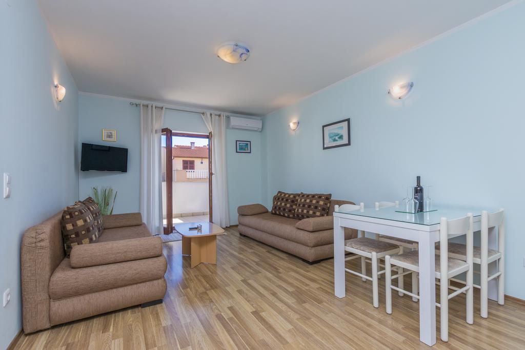 Milos Apartment Пула Екстериор снимка