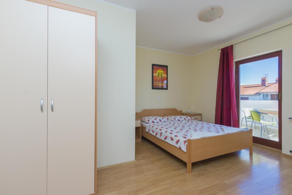 Milos Apartment Пула Екстериор снимка
