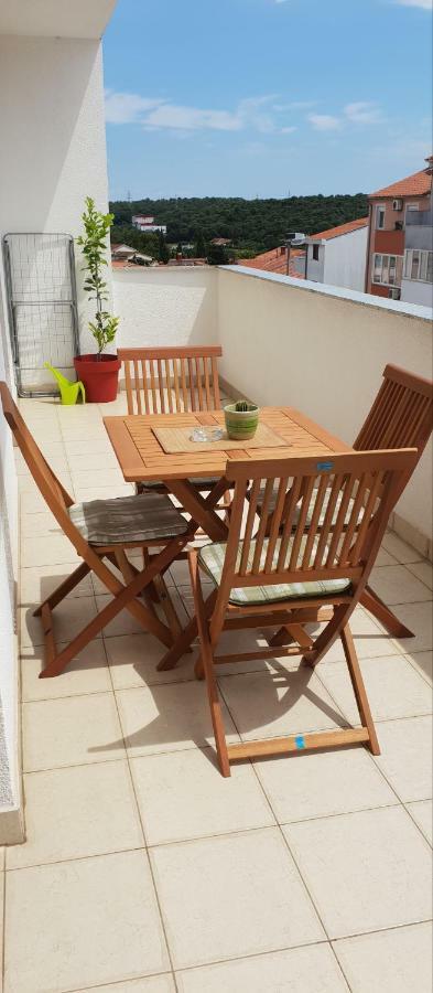 Milos Apartment Пула Екстериор снимка